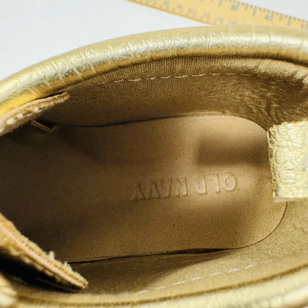Old Navy Baby Moccasins Gold Metallic Slippers Size 6/12 Months‎ EUC